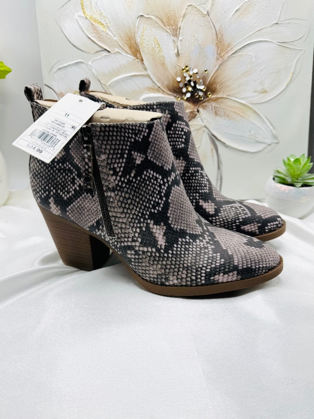 Women's Jameson Faux Leather size 11 Booties